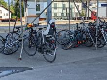 Fahrradständer hinter Sutterlüty Bhf - Stütze beschädigt